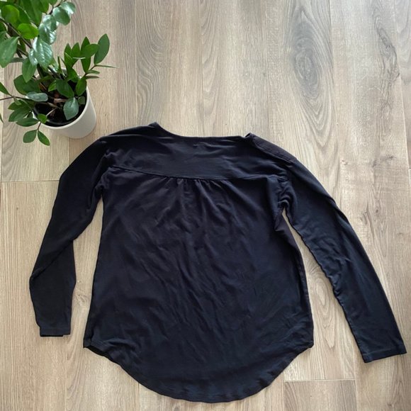 Old Navy Basic Black Flowy Long Sleeve Shirt - Picture 6 of 7